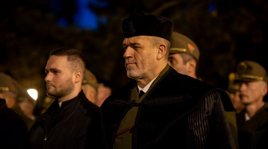 Hősi halottakra emlékeztek a Fiumei úti sírkertben