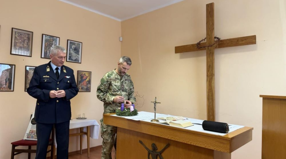 Székesfehérváron is fellobbant az adventi gyertya lángja