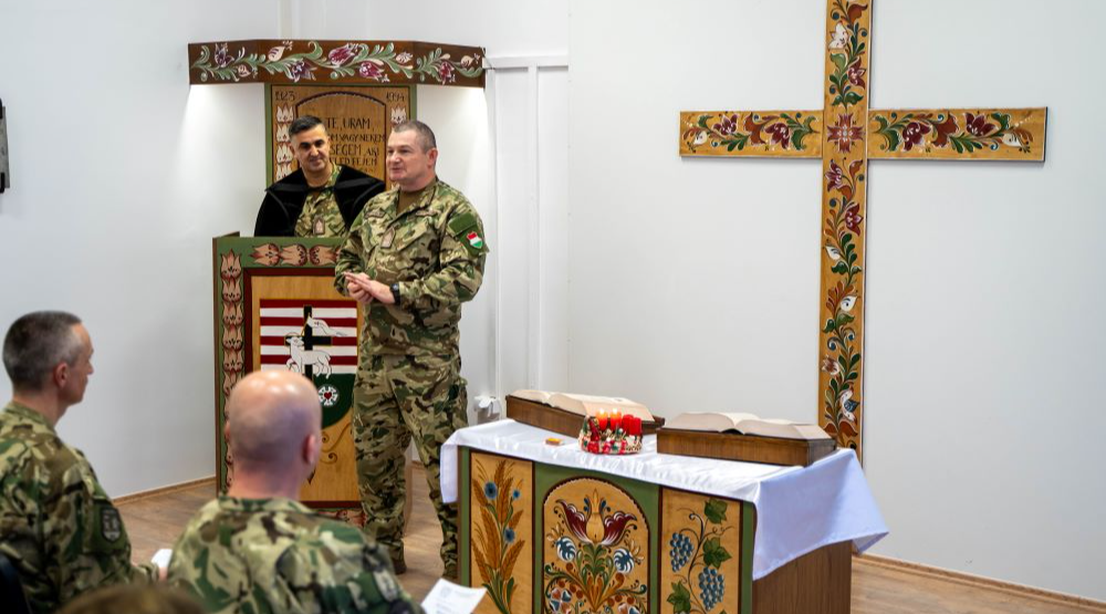 Az advent fényei a harcolók laktanyáiban