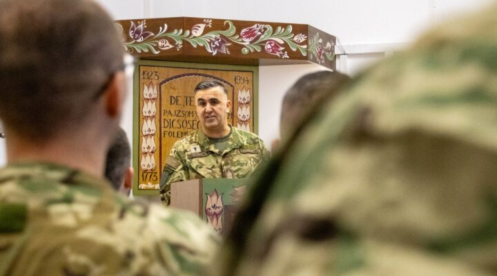 Ünnepelt a 39-es Gránátos Zászlóalj Debrecenben – a tábori lelkész áldásával